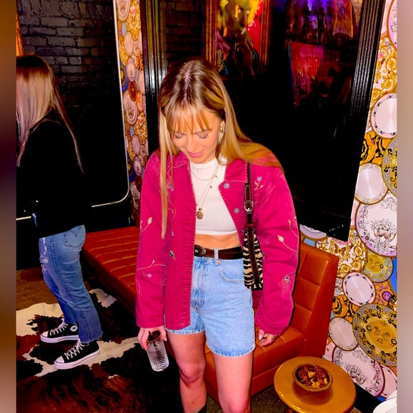 Meet your Posher, Carly - Picture 1 of 1